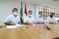 No Dia do Professor, Legislativo recebe projeto de revisão do Plano Cargos e Salários da Educação