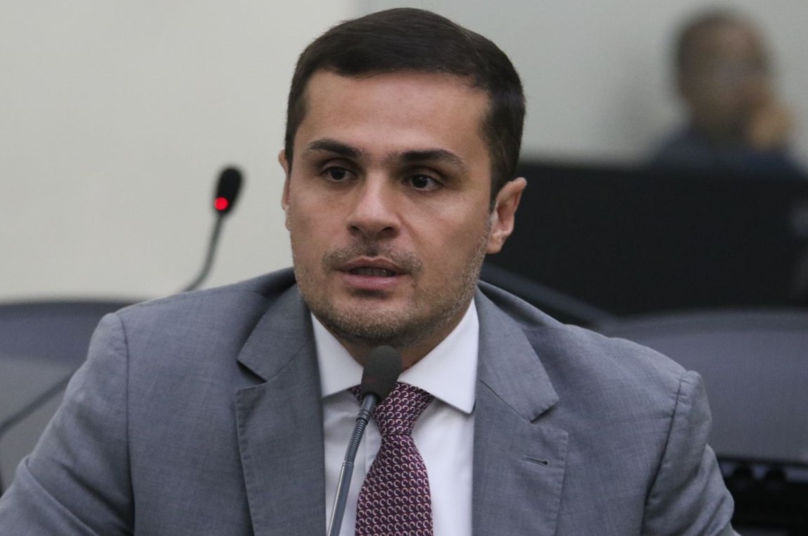 Alexandre Ayres solicita aplicação de pavimentação asfáltica no acesso ao povoado Santa Efigênia