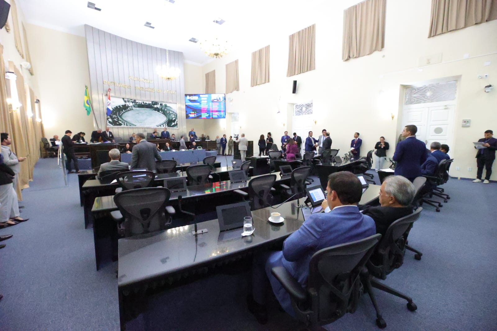 Assembleia mantém seis vetos a projetos de lei durante sessão ordinária