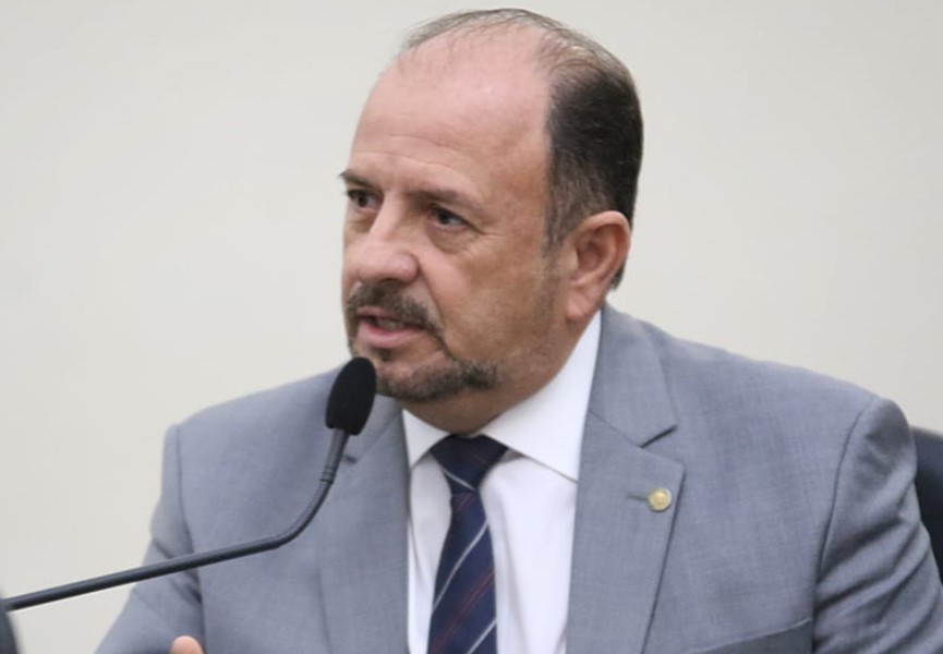 Antonio Albuquerque apresenta projeto exigindo transparência sobre uso de produtos que imitam queijo