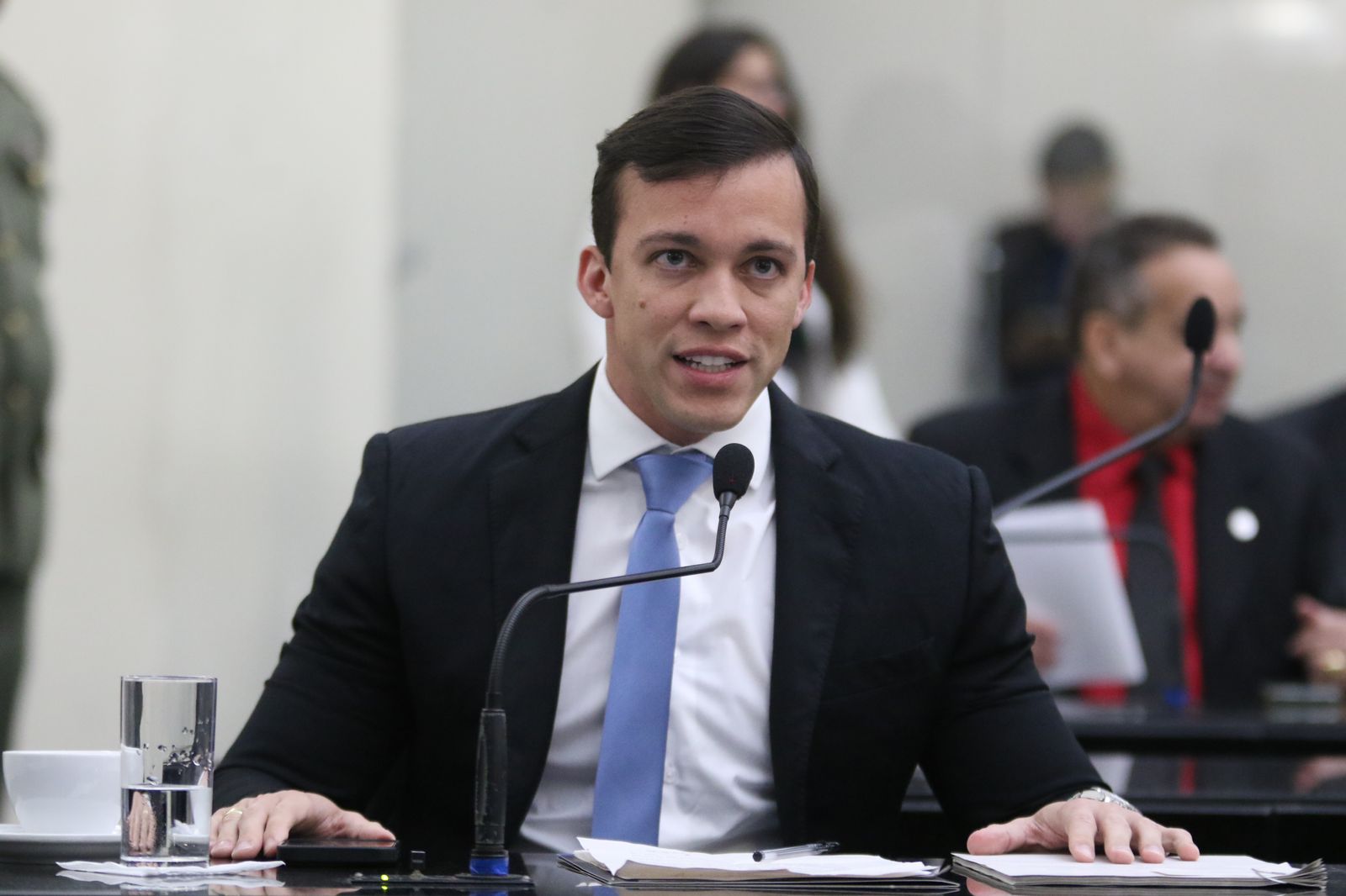 Aprovado, em 1º turno, projeto que institui o programa estadual Banco de Ração e Utensílios para Animais