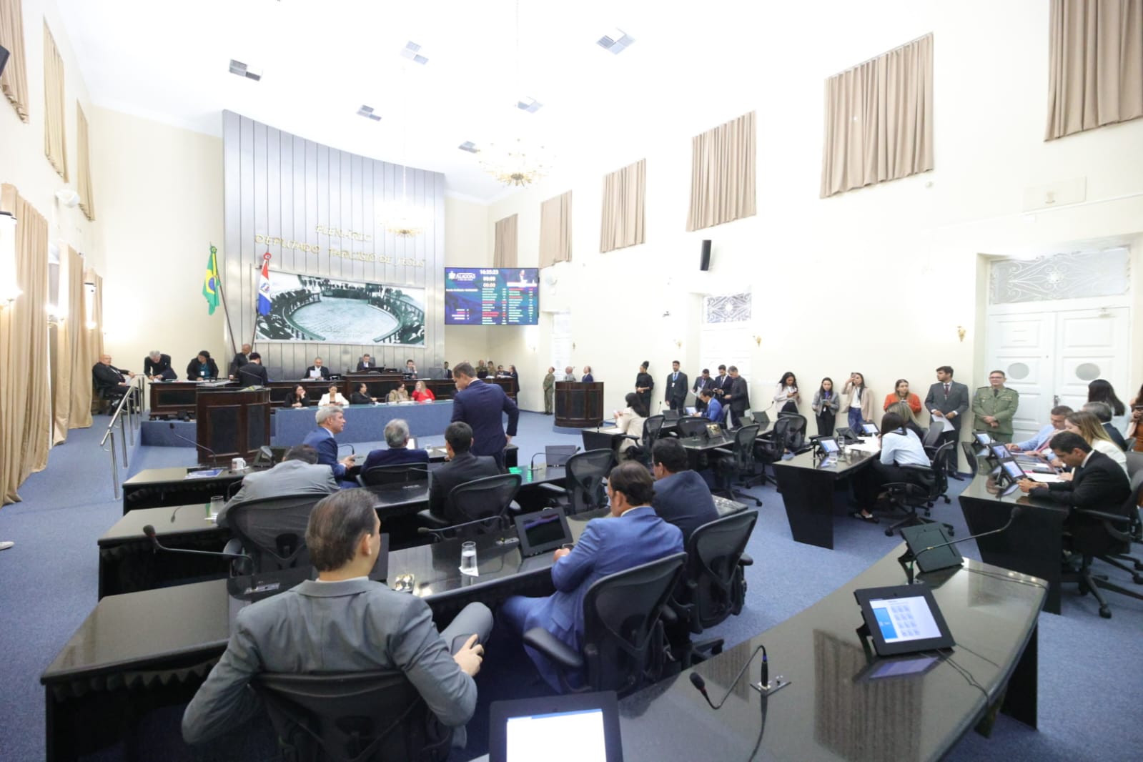 Parlamentares mantêm veto parcial em projeto de marcação de consultas por aplicativo