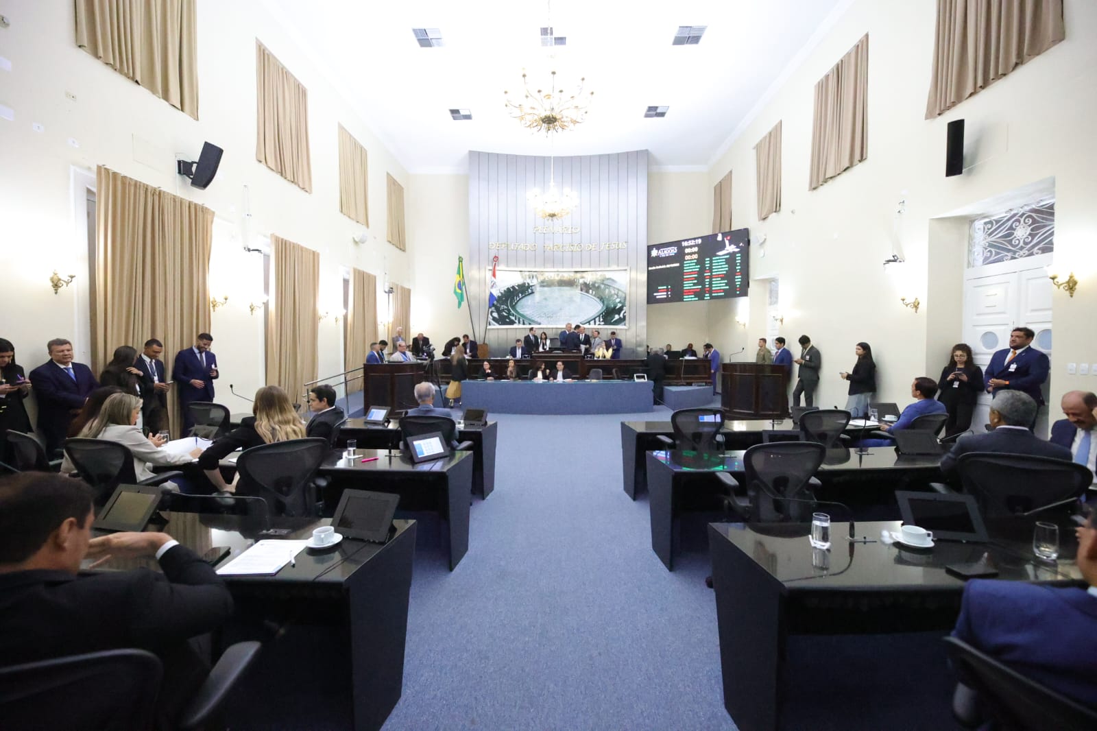 Aprovado por unanimidade pagamento do 14º salário aos servidores da Educação