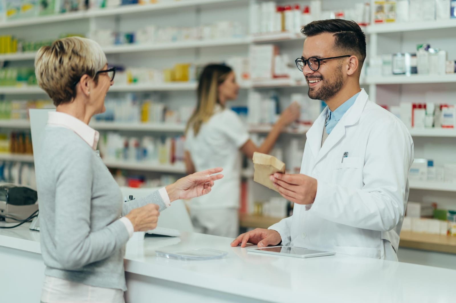 Projeto reforça valorização de farmacêuticos e acesso a medicamentos