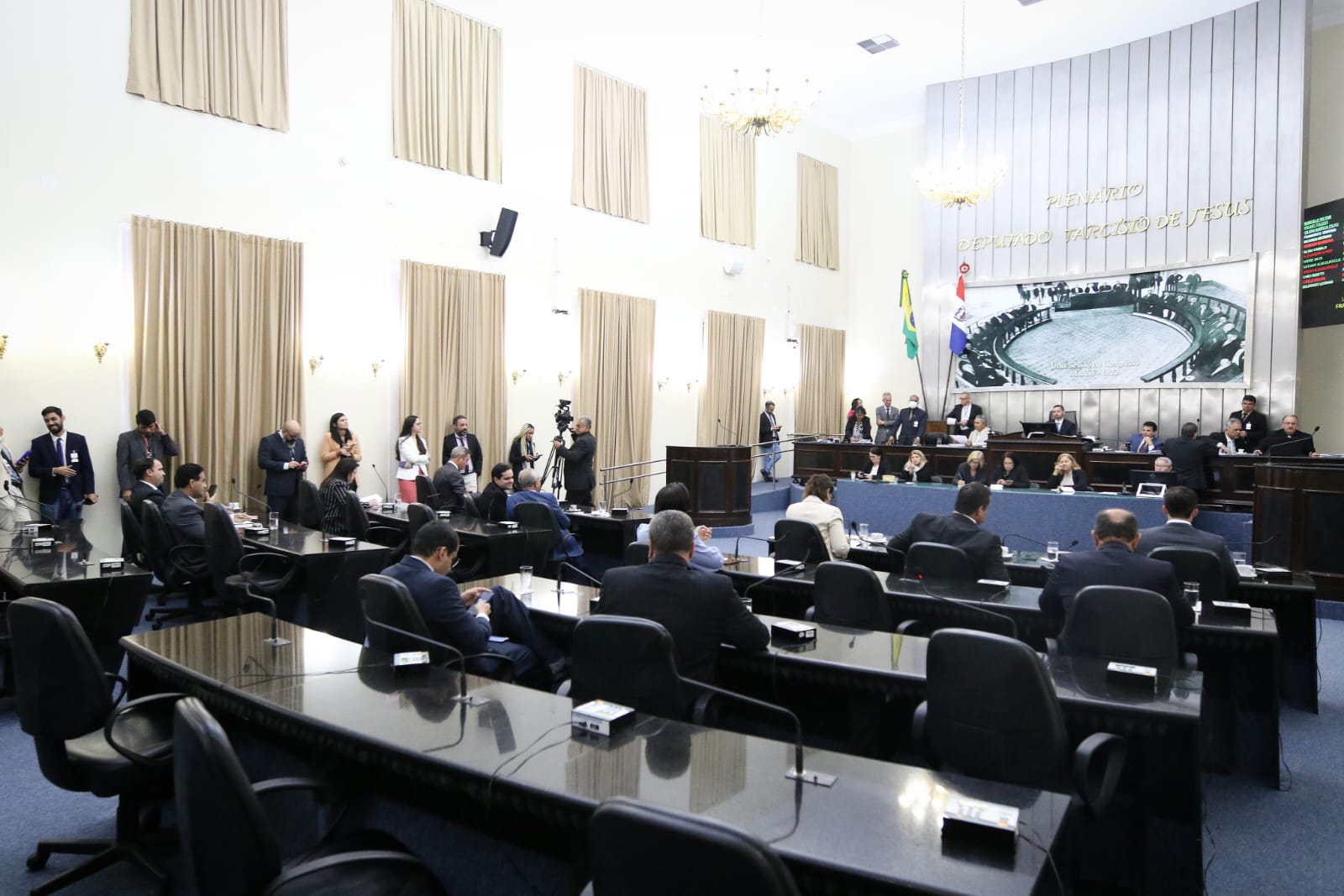 Aprovado projeto de revisão dos subsídios e vencimentos dos servidores públicos 