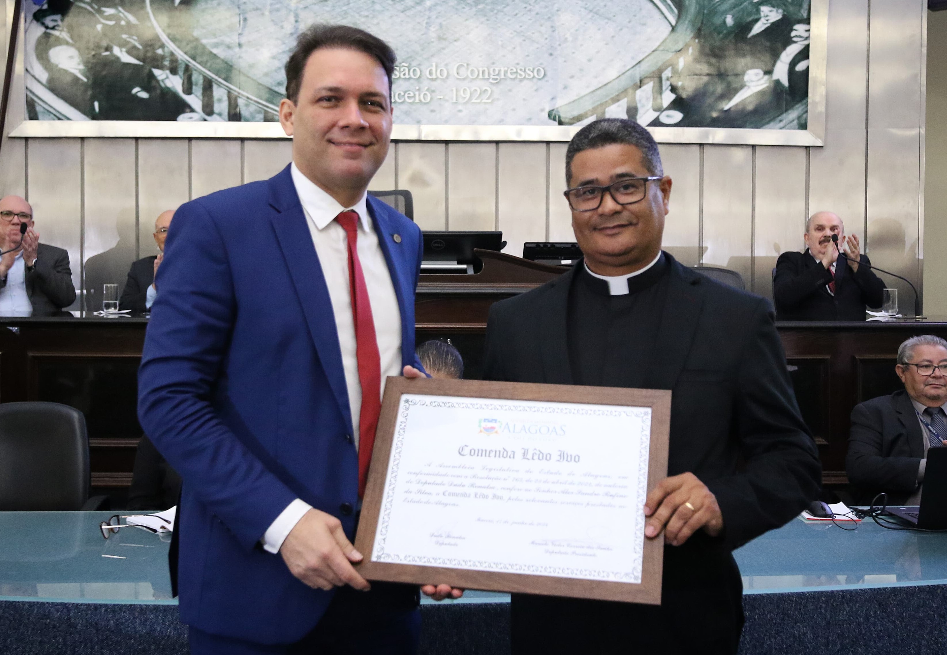 Padre Alex Sandro Rufino é homenageado com a comenda Lêdo Ivo