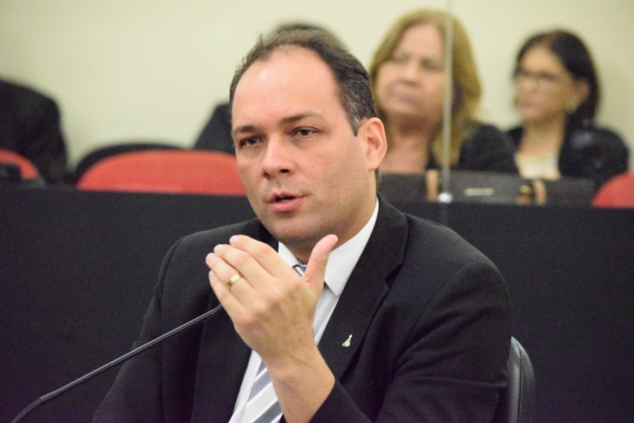 Panfleto distribuído pelo Conselho Regional de Psicologia gera debate em plenário
