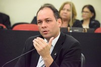 Panfleto distribuído pelo Conselho Regional de Psicologia gera debate em plenário
