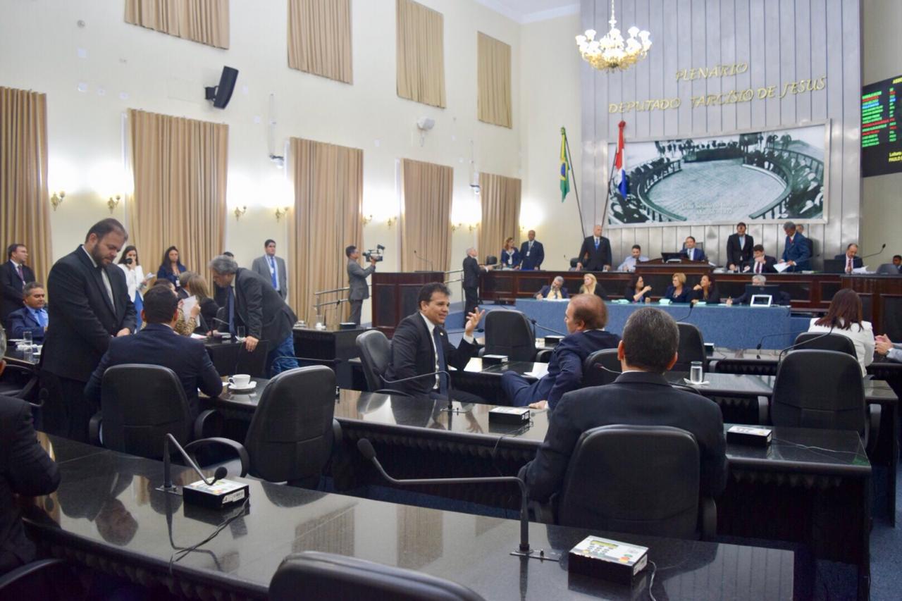 Parlamentares aprovam PEC do Orçamento Impositivo