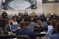 Parlamentares avaliam cenário com aumento do número de infectados com o coronavírus