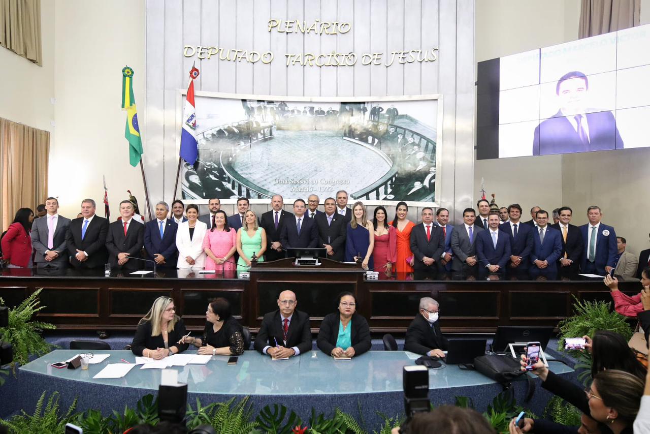 Parlamentares da 20ª Legislatura tomam posse
