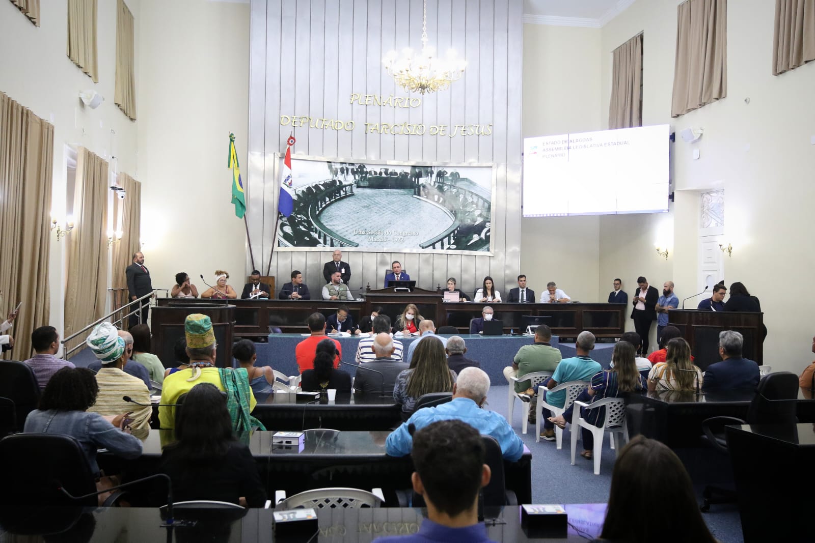 Parlamentares e representantes religiosos pedem mais rigor contra atos de intolerância