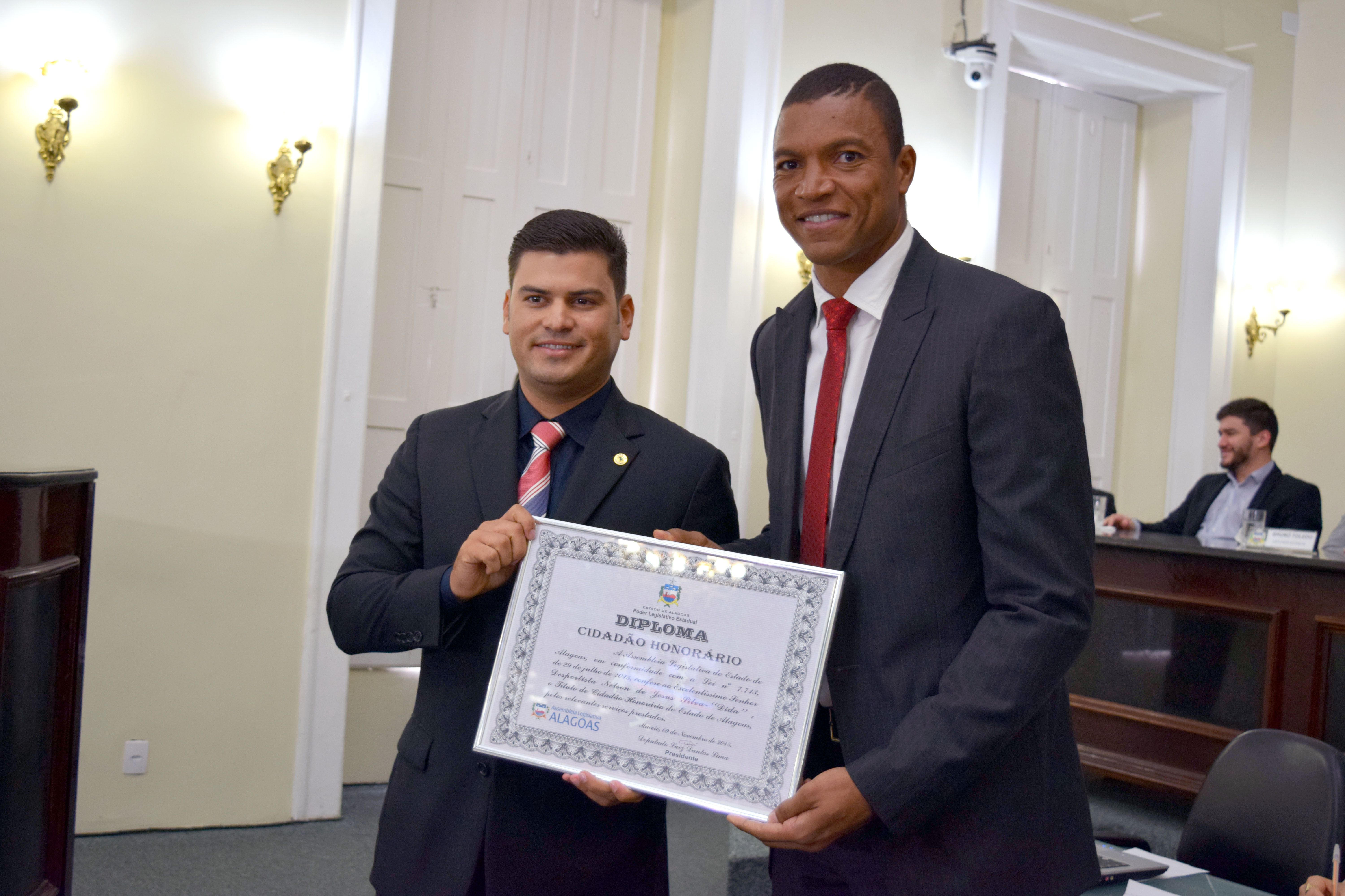 Parlamento alagoano rende homenagens ao goleiro Dida