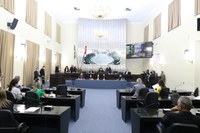 Parlamento aprova matérias que beneficiam servidores e a população em geral