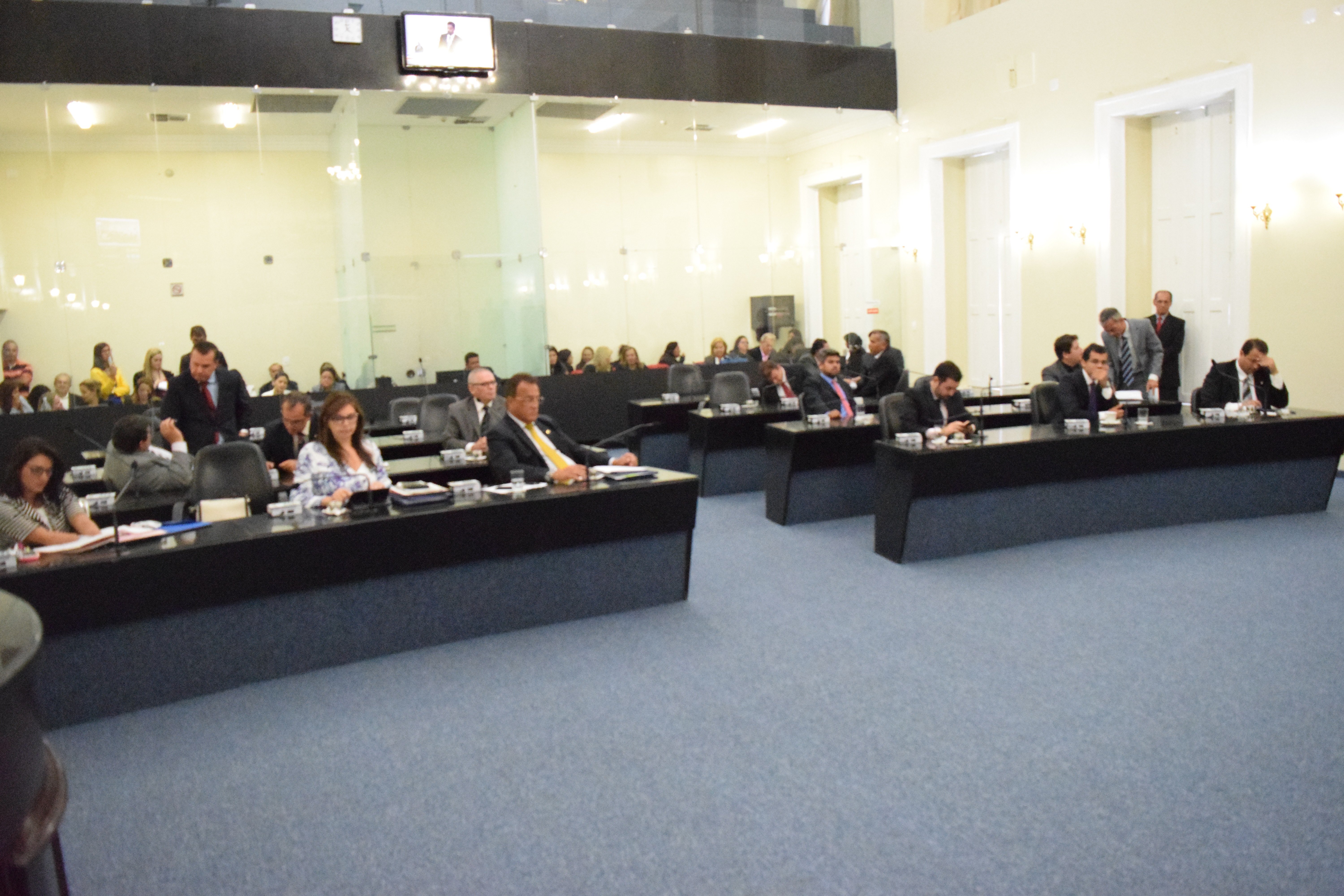 Parlamento debate forma de votação de vetos governamentais