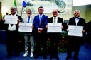 Parlamento homenageia empresários da construção civil e do comércio Parlamento homenageia empresários da construção civil e do comércio