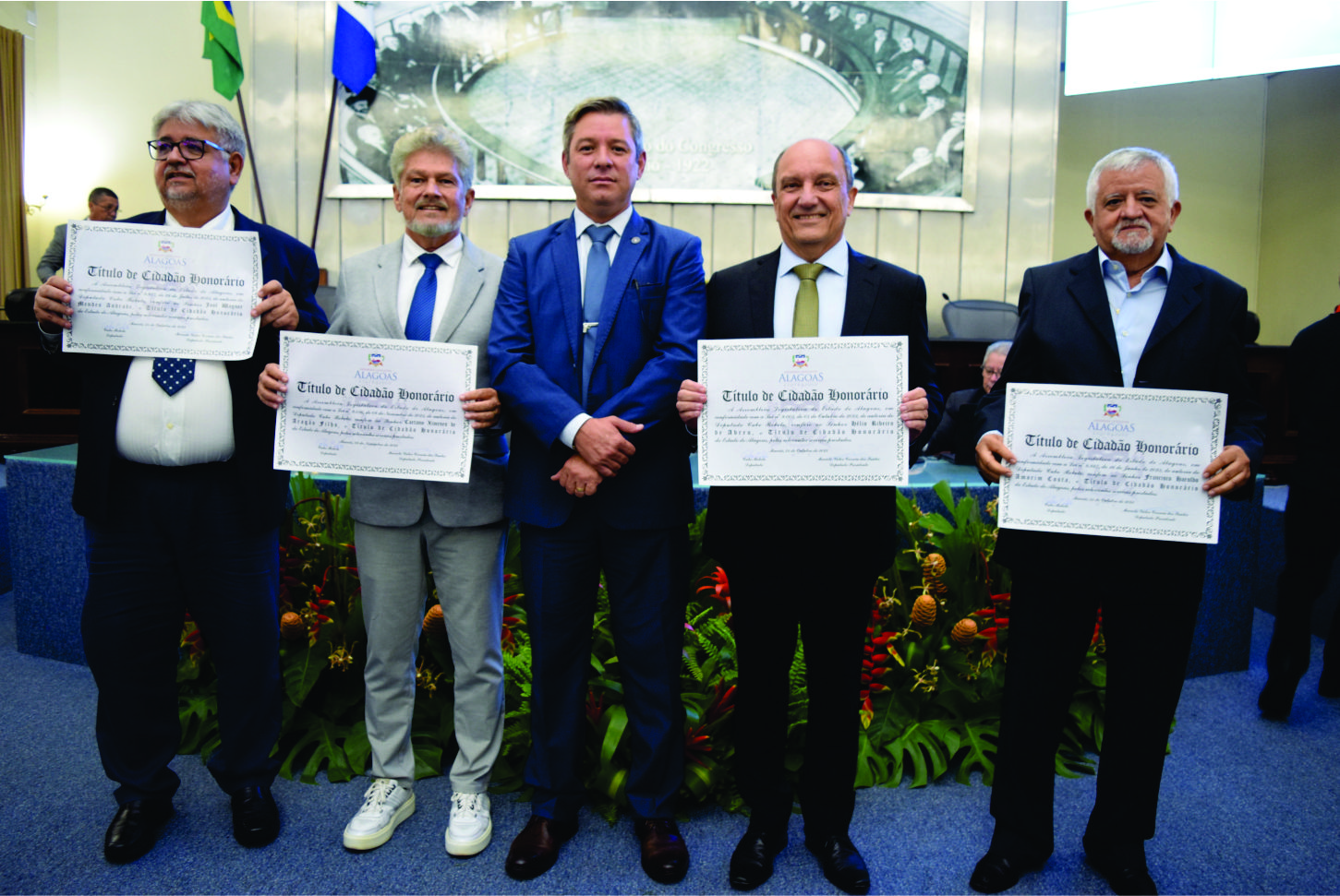 Parlamento homenageia empresários da construção civil e do comércio