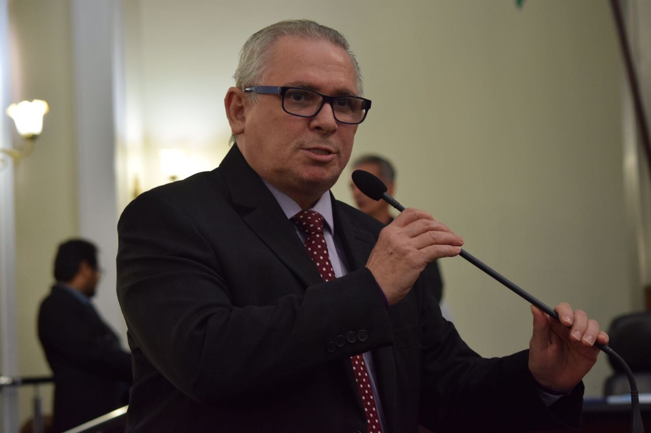 Pastor João Luiz alerta para suicídios associados ao "desafio da Baleia Azul"