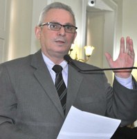 Pastor João Luiz denuncia fechamento de clínicas psiquiátricas