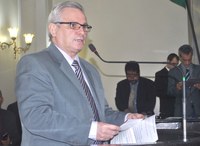 Pastor João Luiz denuncia o abandono de obras no Estado