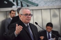 Pastor João Luiz volta a cobrar análise de matérias pelas Comissões