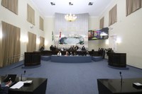 Plenário analisa PEC e aprova projeto sobre definição de sala de Estado Maior