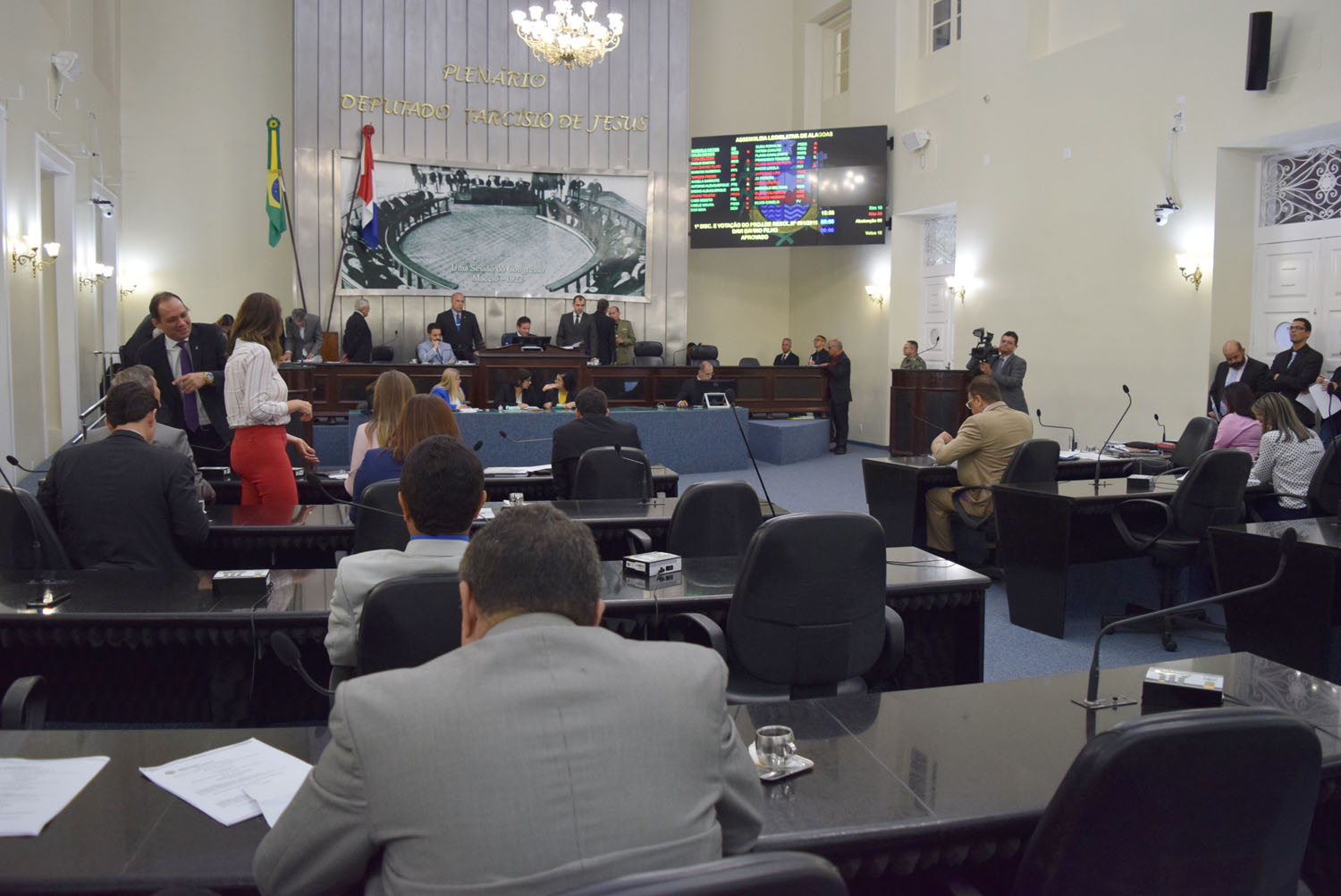 Plenário aprova 45 matérias e cria 7 Frentes Parlamentares