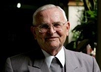 Plenário faz minuto de silêncio em homenagem a Dom Paulo Evaristo Arns