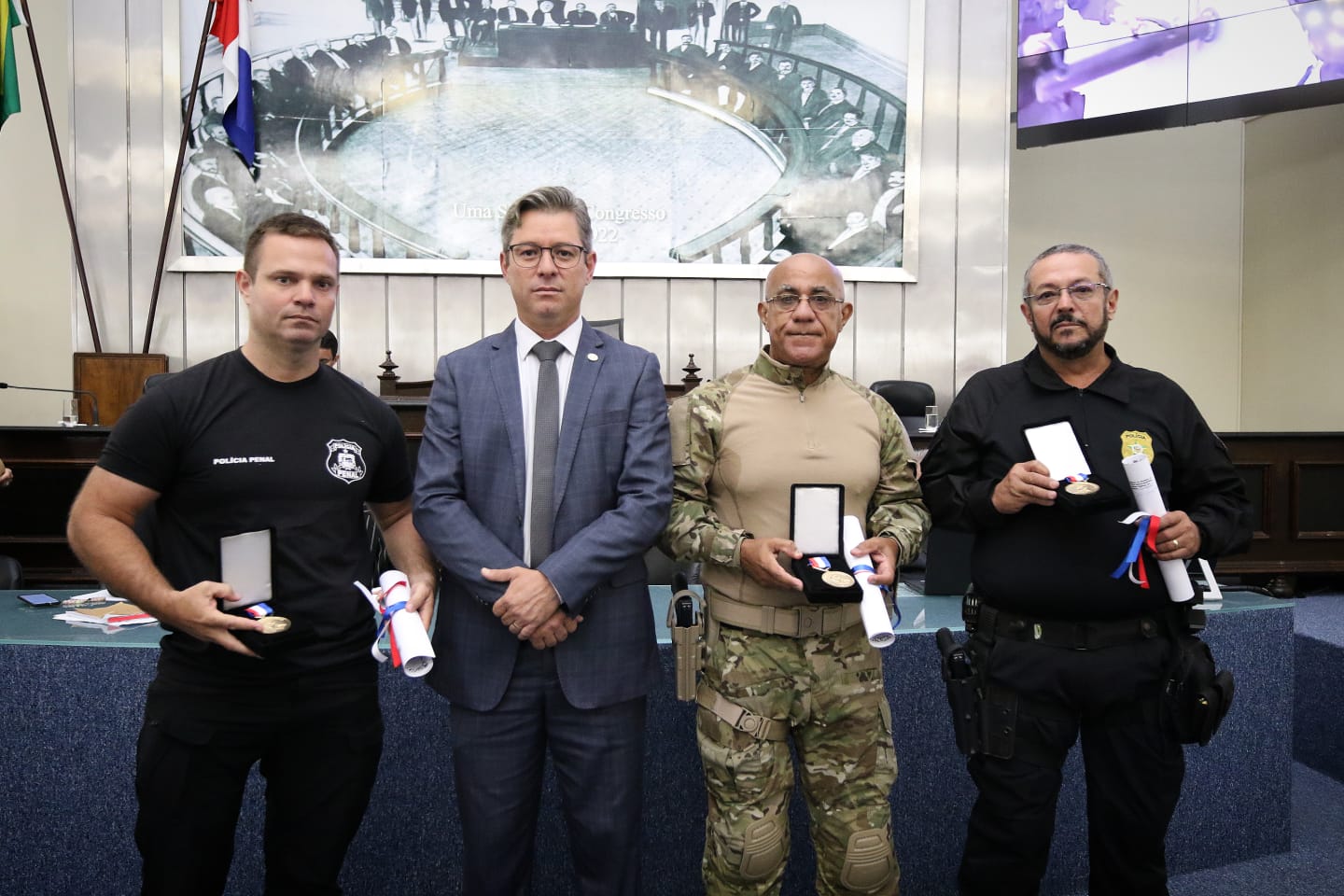 Policiais são homenageados na Assembleia Legislativa