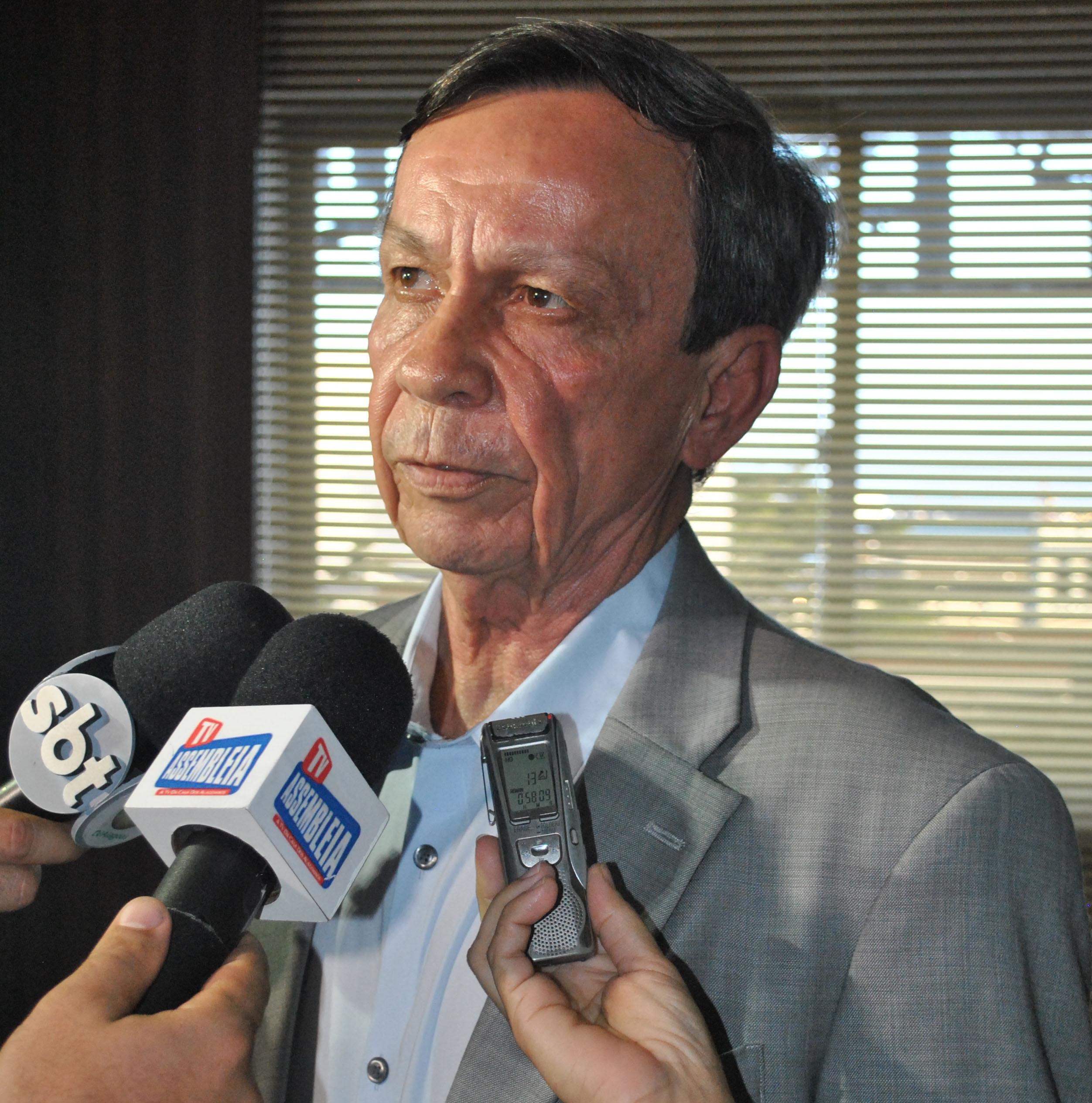 Presidente Luiz Dantas garante transparência e modernização da Casa