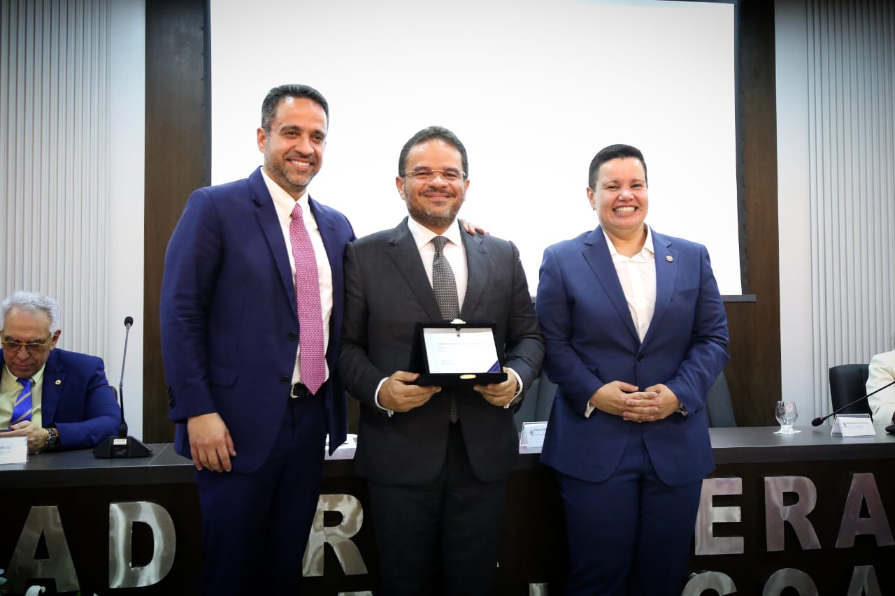 Presidente Marcelo Victor é condecorado com a comenda Procuradora Sônia Suruagy