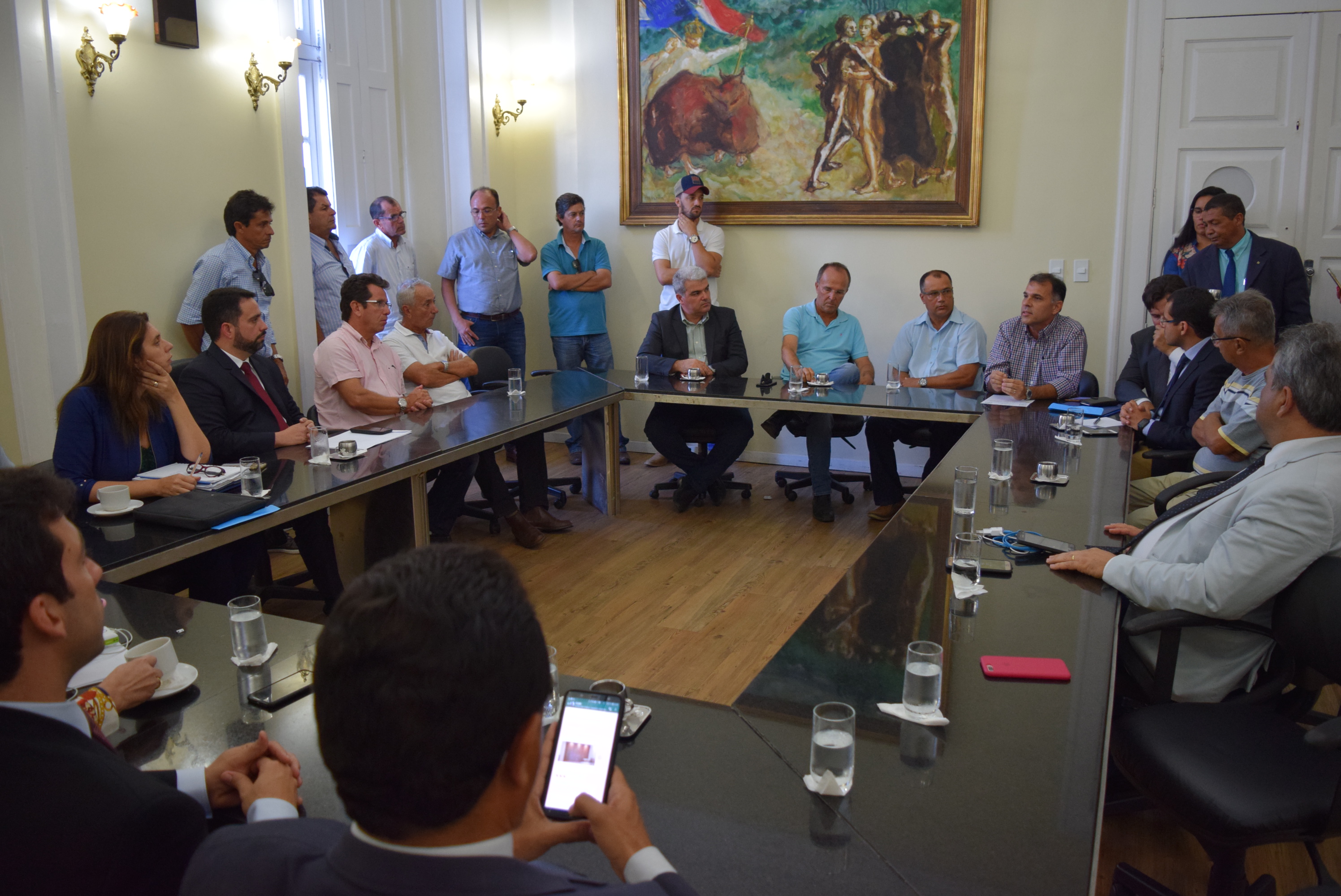 Produtores da Bacia Leiteira buscam apoio do Parlamento para evitar sobretaxa de Pernambuco