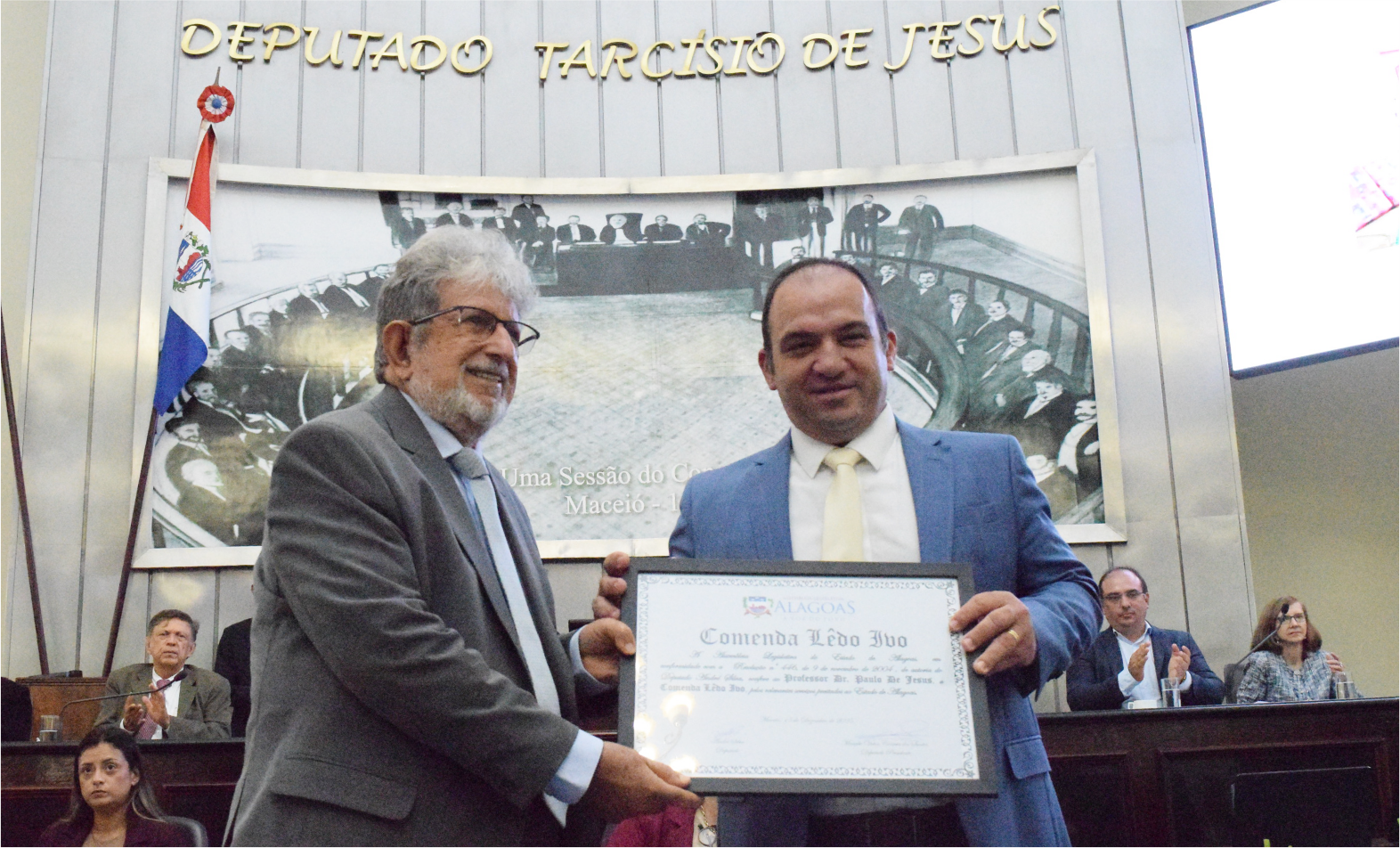 Professor e educador popular Paulo de Jesus é homenageado com a comenda Lêdo Ivo