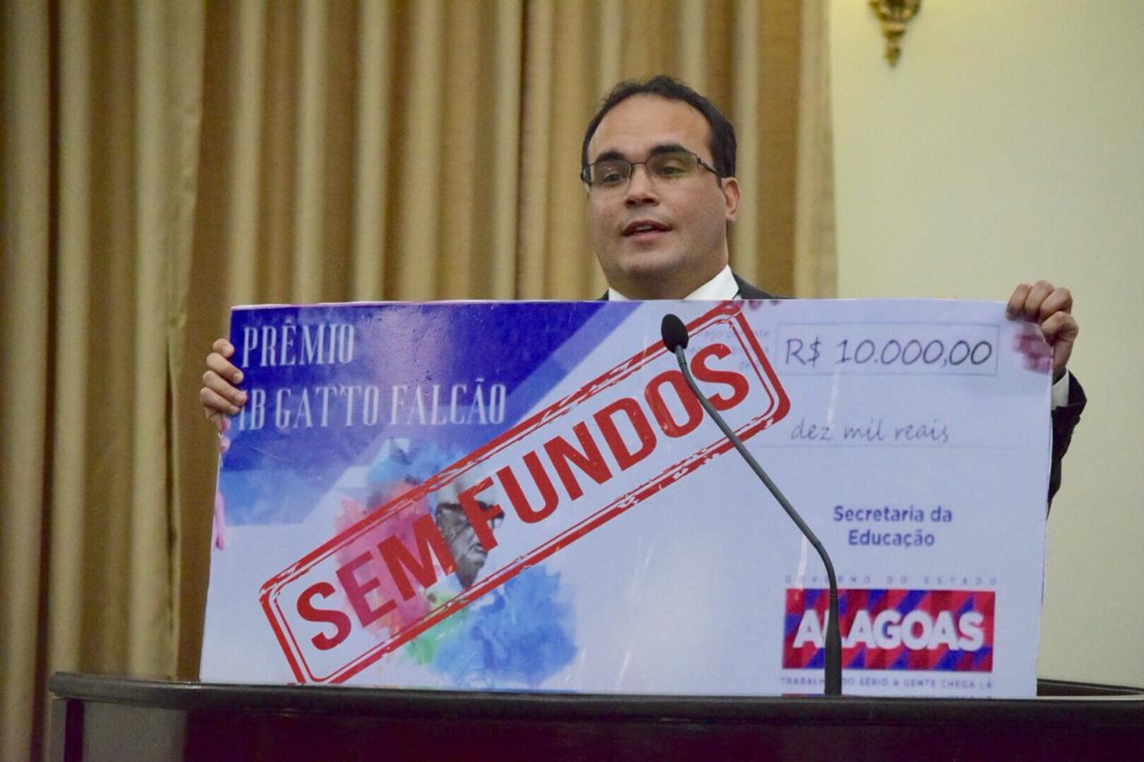 Programa Escola 10 e política educacional do Estado são temas de debate