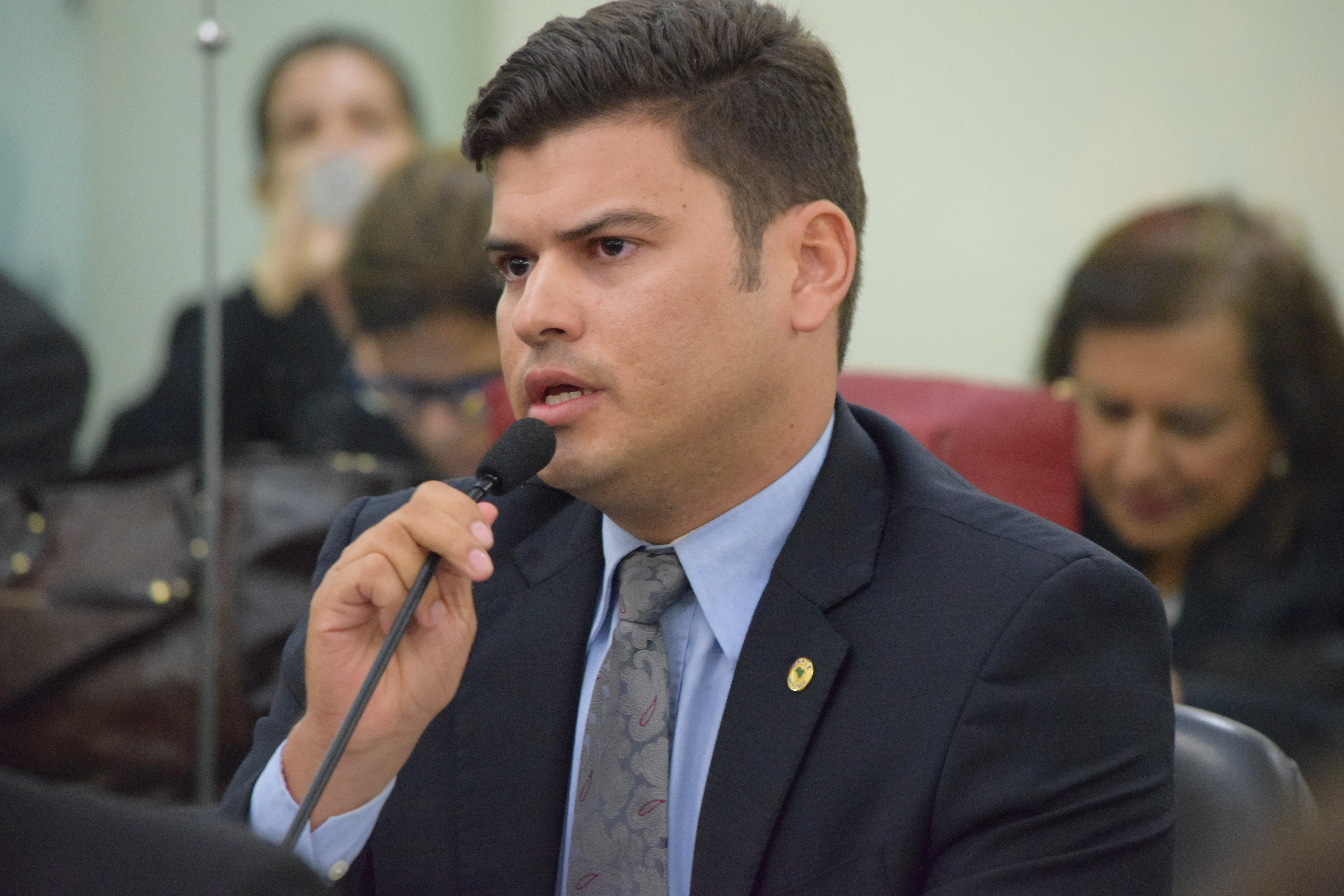 Projeto de Jairzinho Lira prevê redução de carga horária para servidor com dependente portador de deficiência