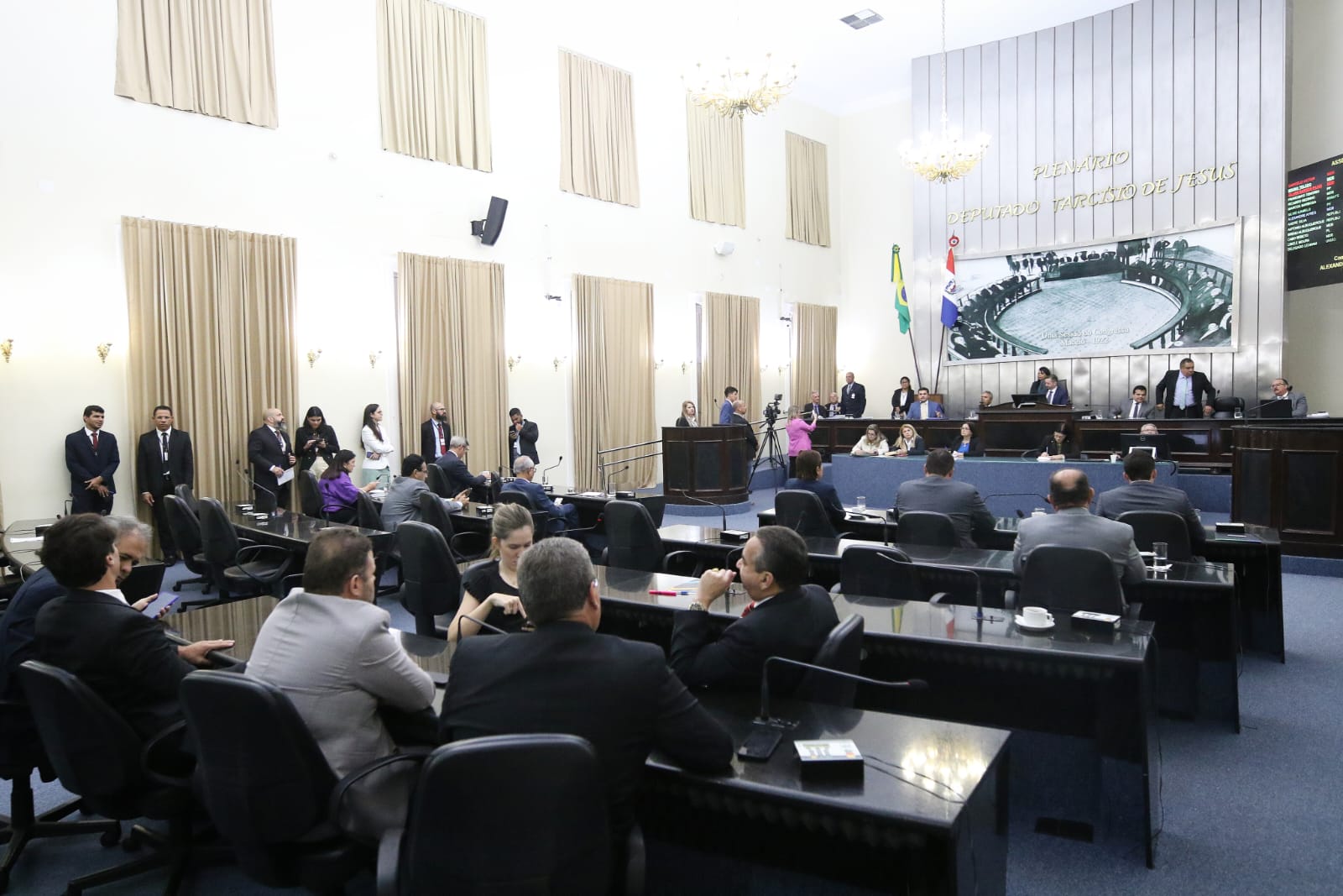 Projeto dispõe sobre atuação de servidores públicos como instrutores na Escola de Governo
