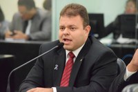 Projeto do deputado Léo Loureiro regulamenta profissão de tradutor e intérprete de Libras