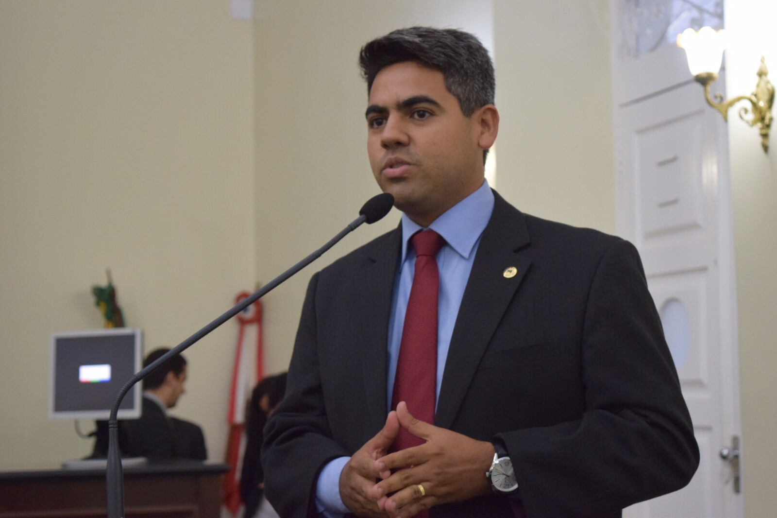 Projeto procura garantir emprego para jovens em tratamento contra dependência química