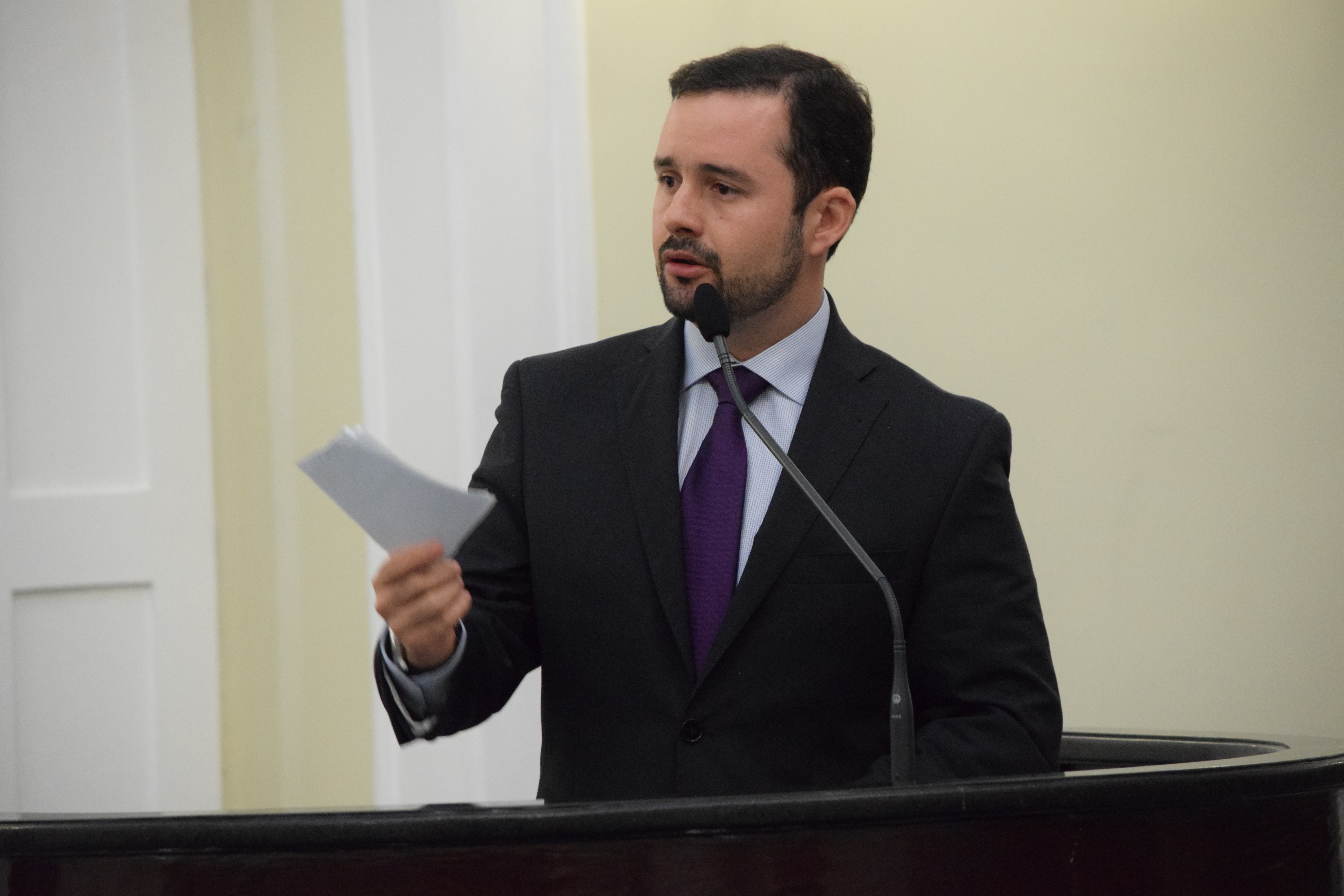 Projeto que torna sem efeito lei que criou o "Escola Livre" é tema de debate