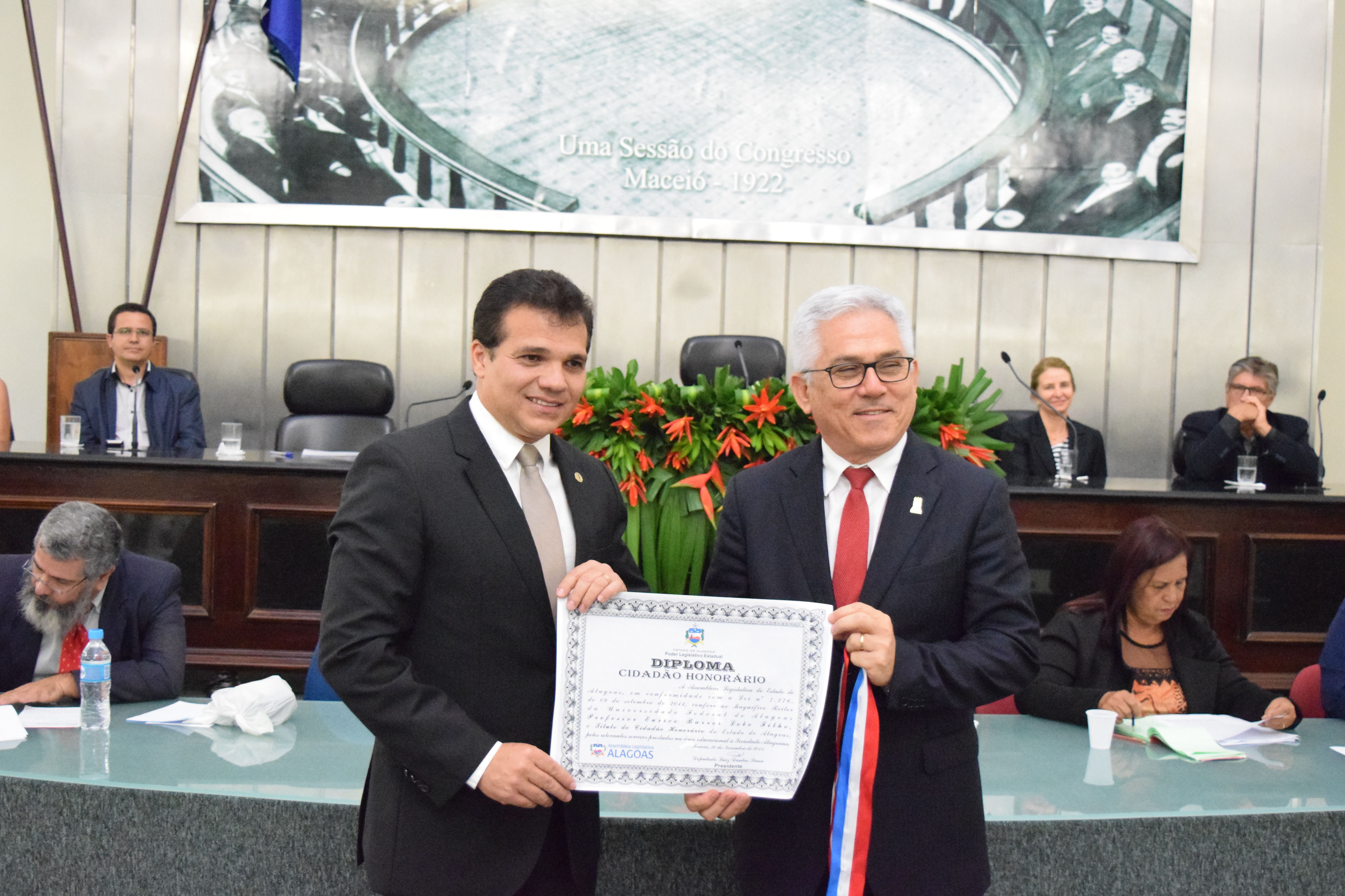 Reitor Eurico Lobo recebe o título de cidadão alagoano