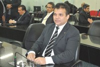 Projeto apresentado por Ricardo Nezinho quer impedir doutrinação política e ideológica em sala de aula