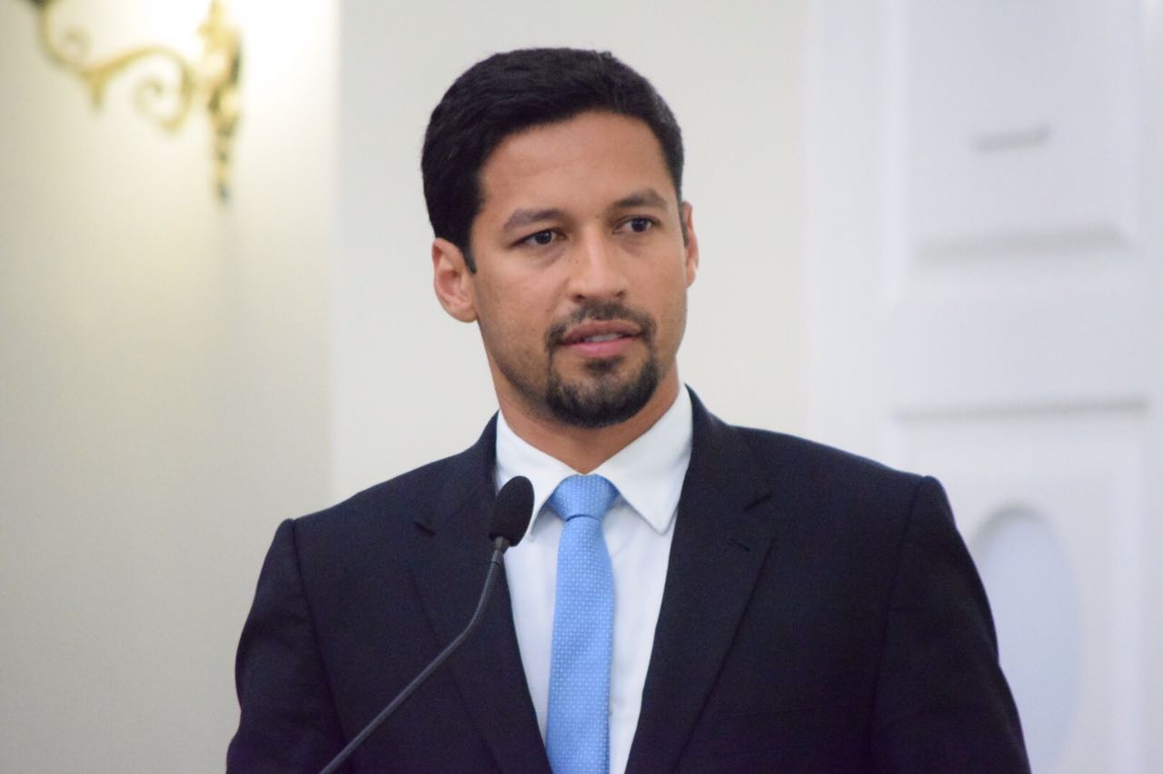 Rodrigo Cunha aponta precariedade na infraestrutura de delegacias