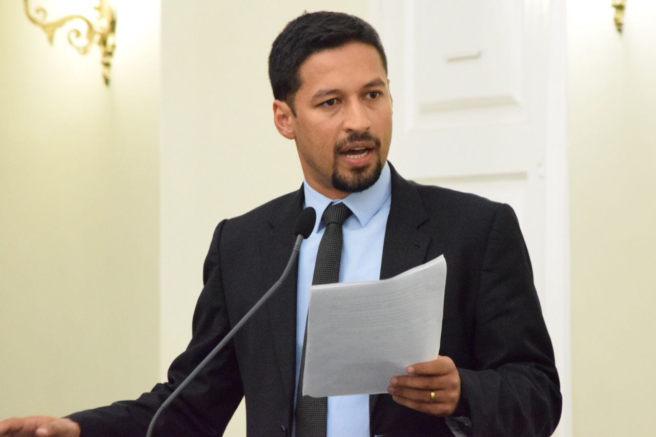 Rodrigo Cunha cobra melhorias nos serviços do Instituto de Criminalística