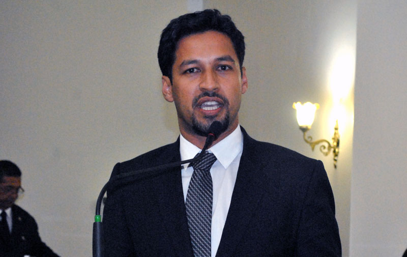 Rodrigo Cunha critica Casal por poluição de praias em Maceió