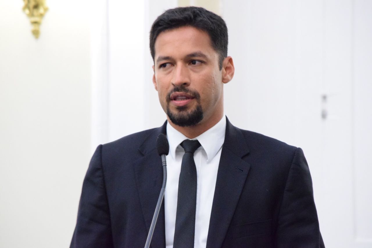 Rodrigo Cunha destaca ações do Dia Mundial do Direito da Criança e do Adolescente