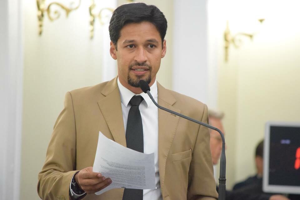 Rodrigo Cunha questiona pontos do pacote de ajuste fiscal enviado pelo Governo