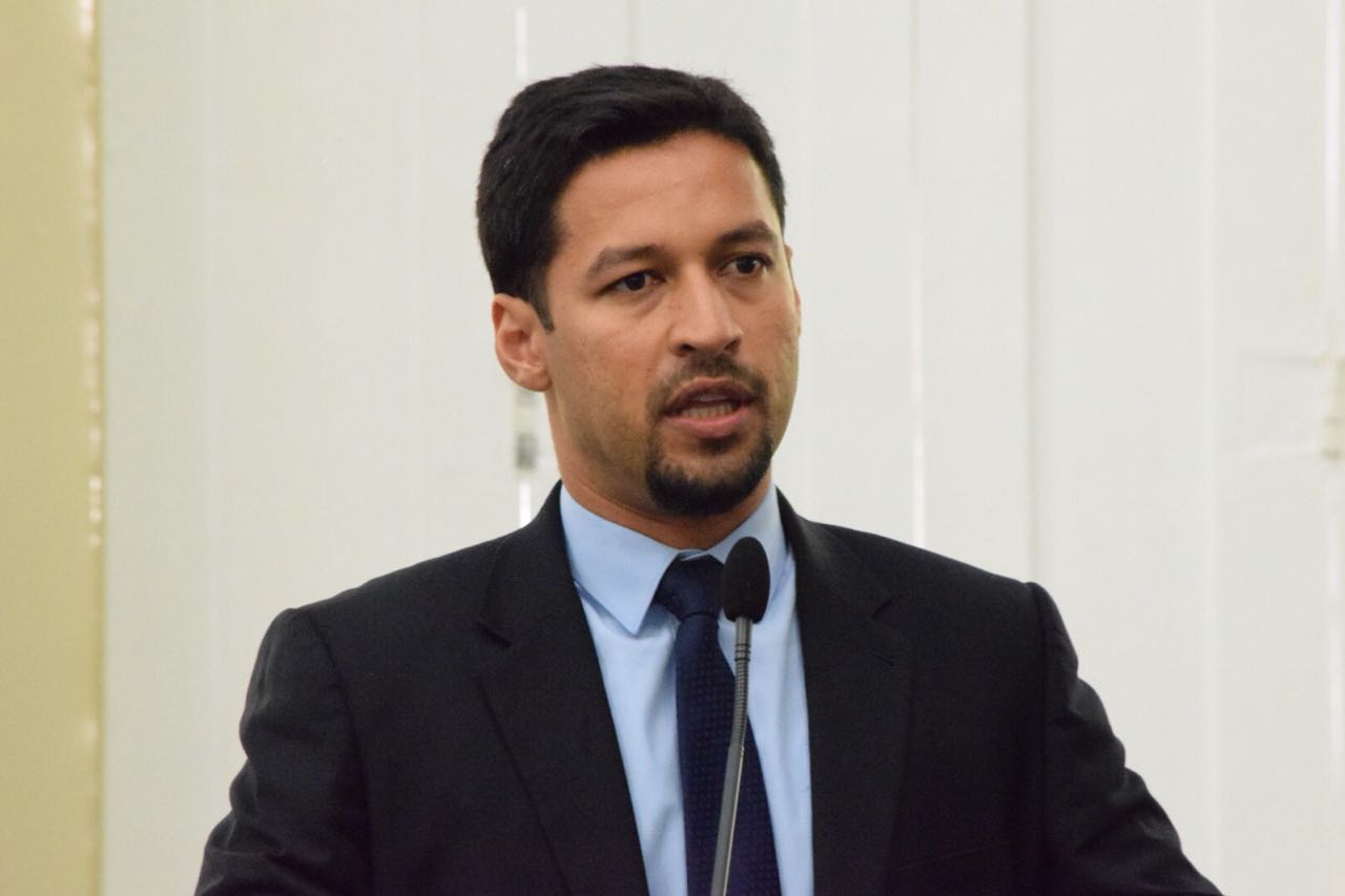 Rodrigo Cunha solicita retomada do projeto "Fale, Educação!"