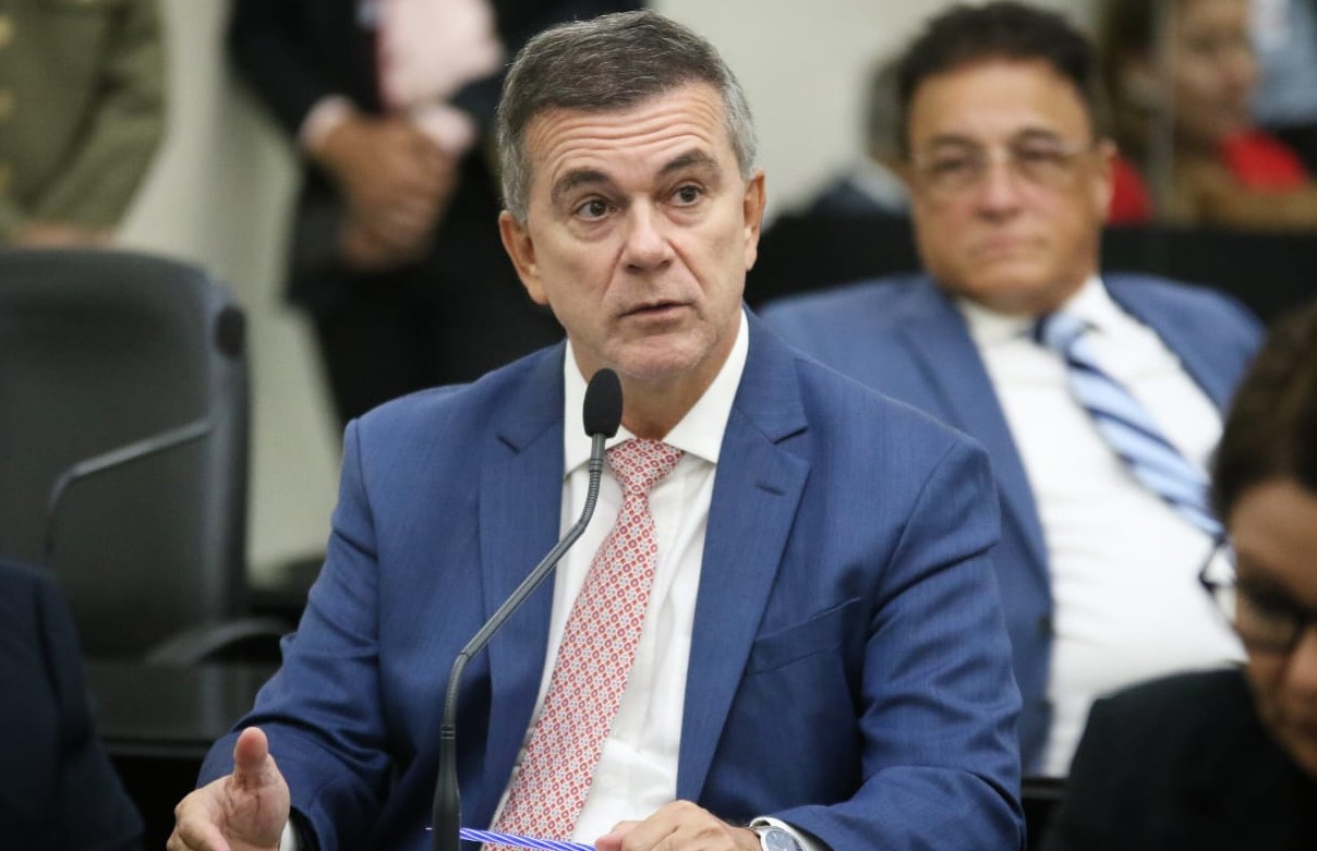 Ronaldo Medeiros quer implantação de fardamento especial para agentes que patrulham a orla