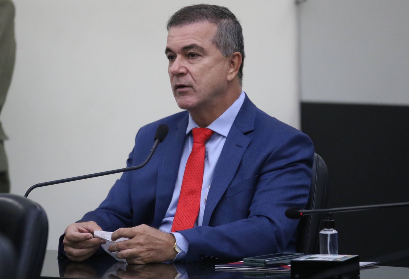 Ronaldo Medeiros solicita construção de centro esportivo em Inhapi