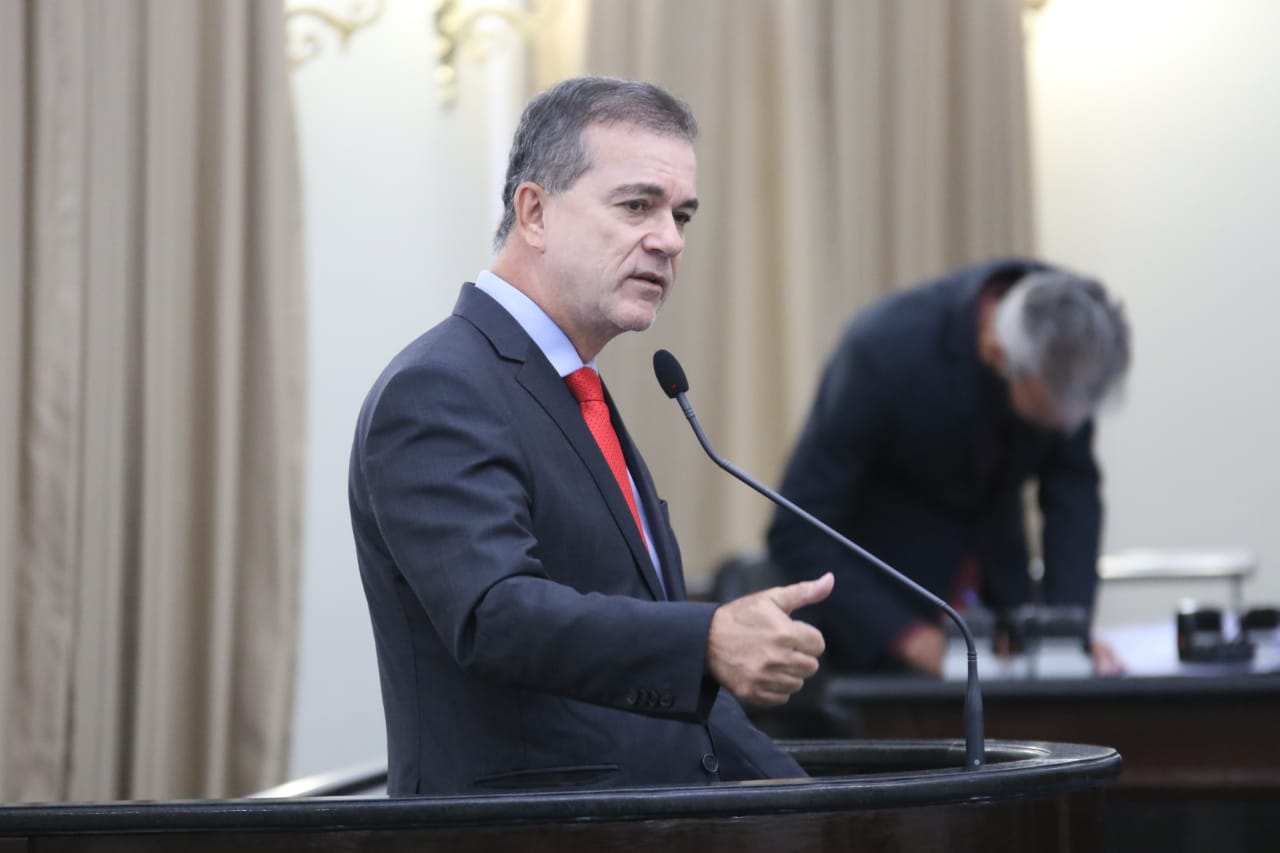 Ronaldo Medeiros critica PEC que desvincula verbas para Educação e Saúde